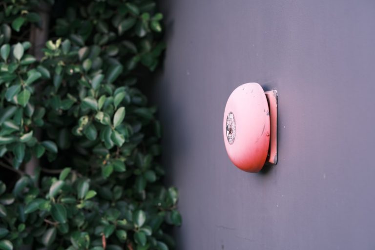 Comment installer soi-même une alarme maison pas cher ?