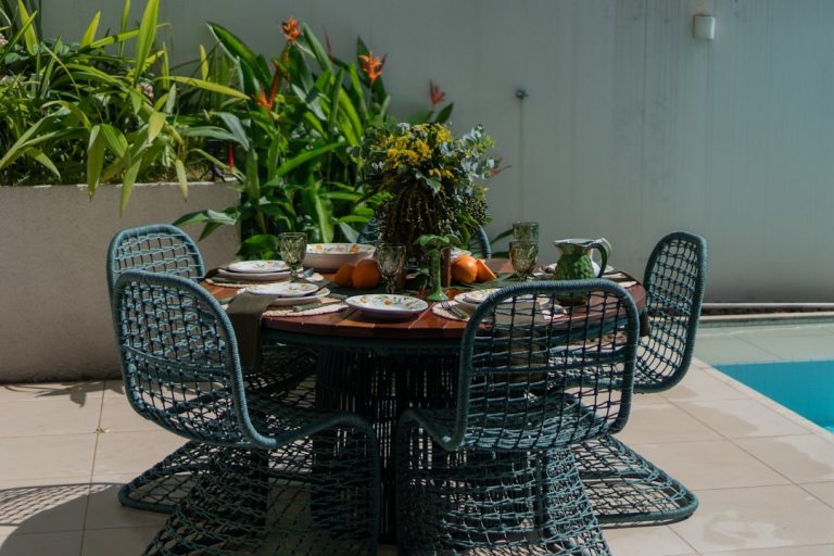 Ce que les vendeurs de mobilier de jardin ne vous disent jamais sur les tables et chaises pas cher