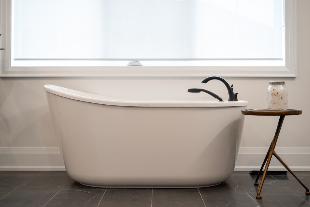 Quelle taille de baignoire standard choisir selon votre salle de bain ?
