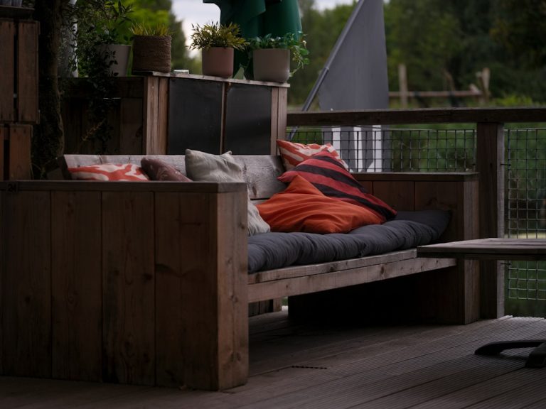 Comment poser une terrasse sur plot soi-même ?