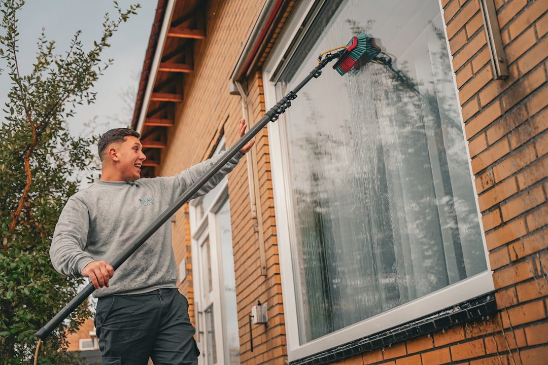 Quel outil choisir pour nettoyer sa gouttière ?