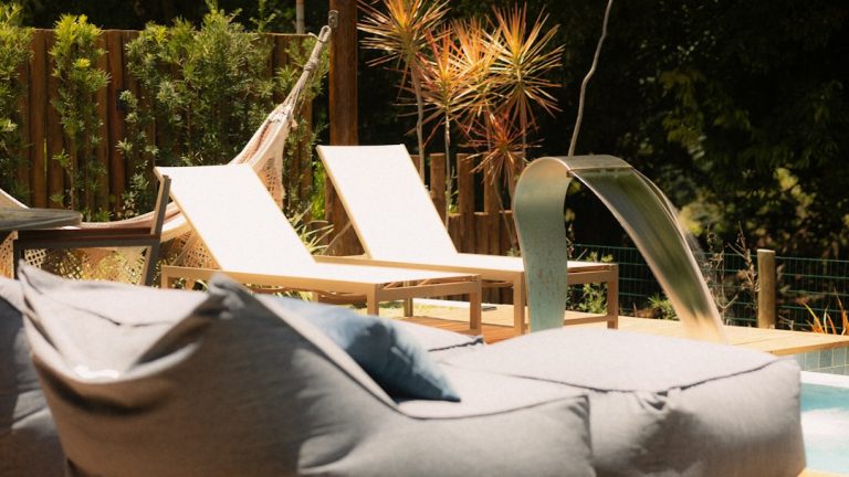 Chaise longue de jardin : laquelle choisir en 2026 ?