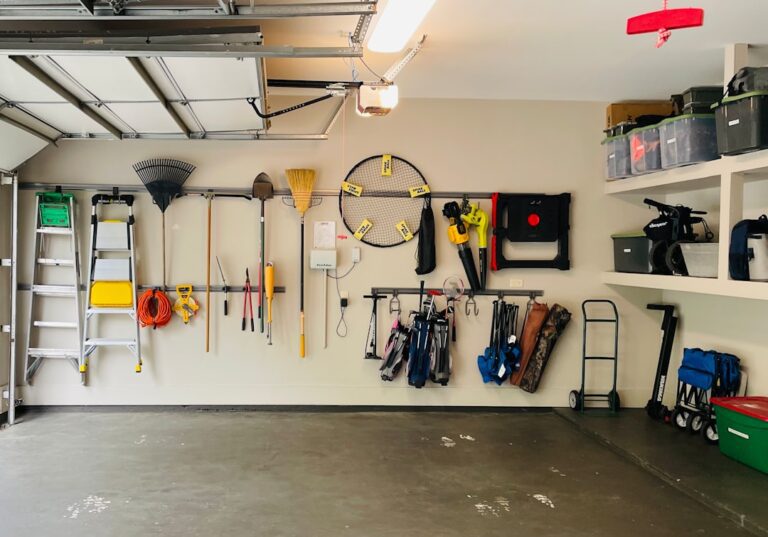 Comment organiser son garage avec des étagères ?