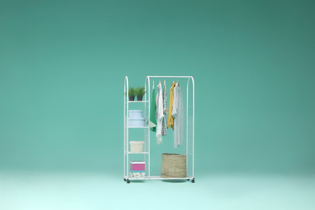 Comment monter son petit meuble de rangement IKEA ?